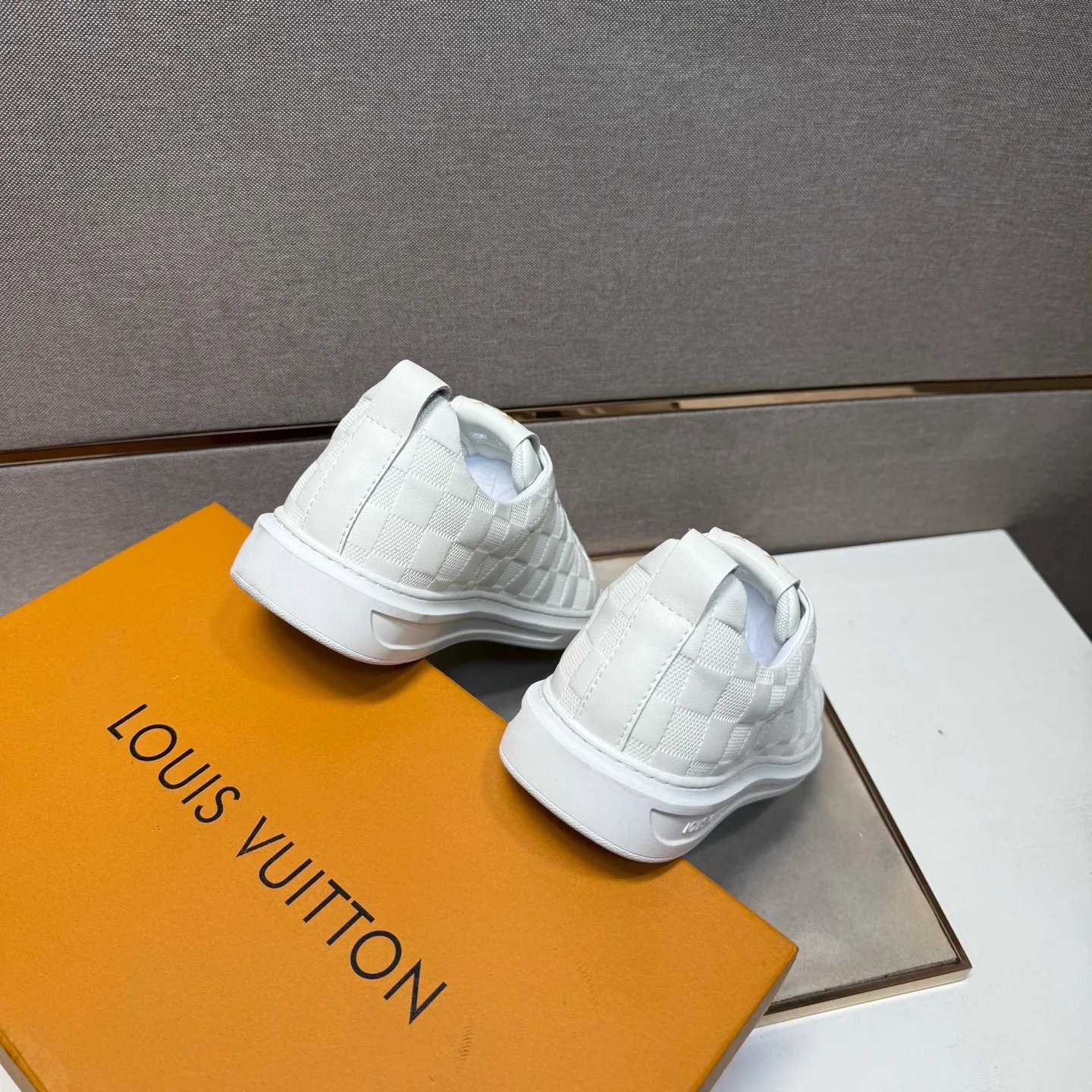 ⬛️Men's shoes 💰p442【LV～】Men's casual shoes 2025z cabinet sales simultaneously 🔶Size: 38-44#️⃣ 🔷2 colors🔜The upper is made of multi-material splicing➕Genuine leather lining, comfortable and breathable, sole: original comfortable and wear-resistant outsole, ⚠️Real shot📱Photographed🎬The real thing is better📢📢📢